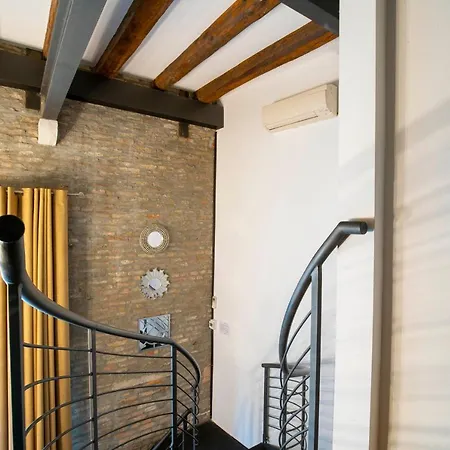 Venetian Loft 아파트 *