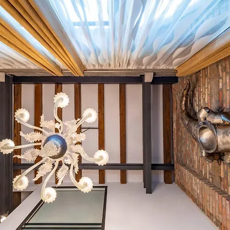 Venetian Loft *